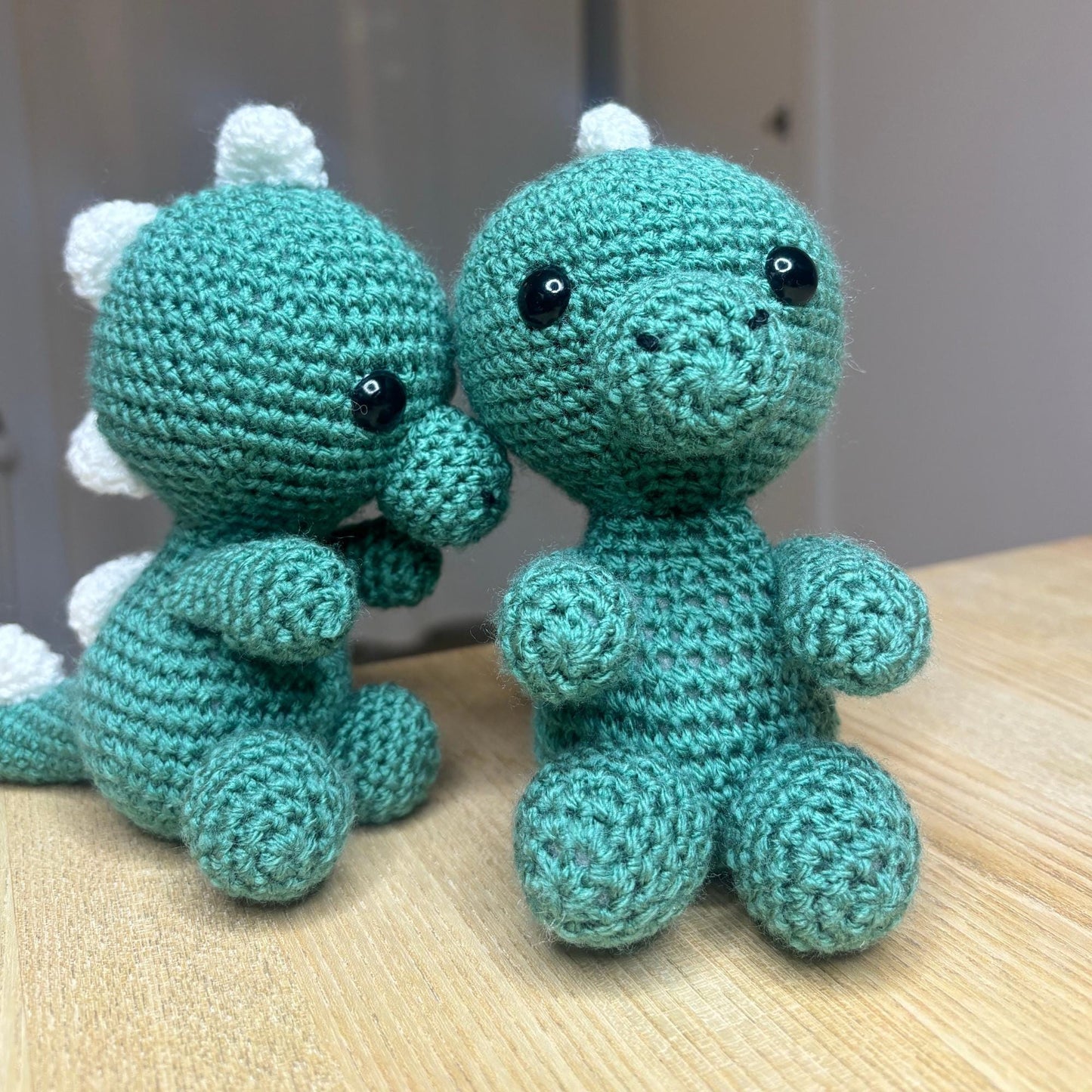 Dinosaur Crochet Pattern - Amigurumi for beginners - Easy step by step