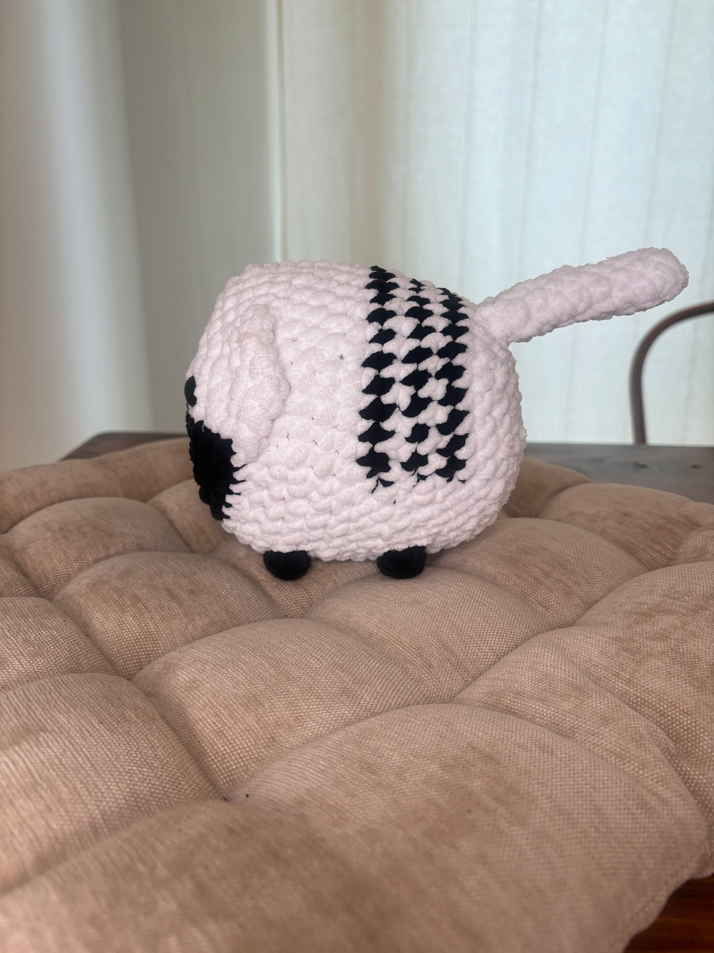 Loaf Cat Crochet Pattern – Black & White (No Sew)
