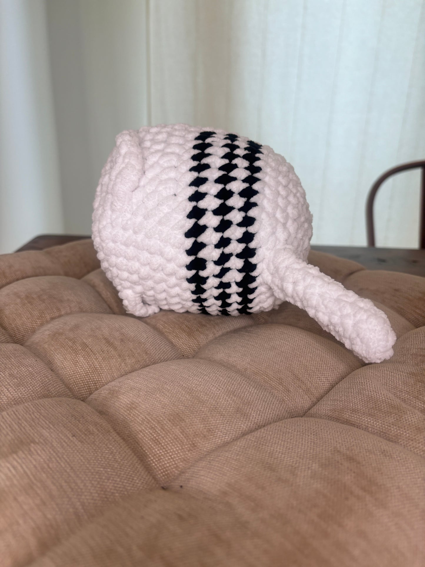 Loaf Cat Crochet Pattern – Black & White (No Sew)