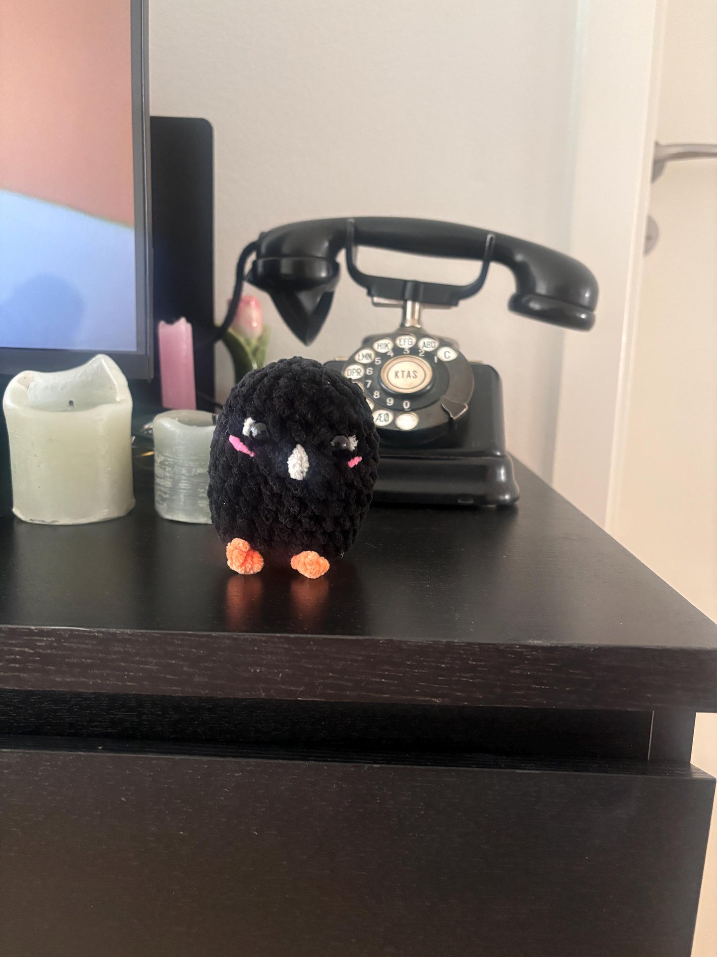 Mini Amigurumi Crow Crochet Pattern – No Sew PDF – Kawaii Bird Plushie – Easy Halloween Decor – Cute Blackbird Pattern – Beginner Amigurumi
