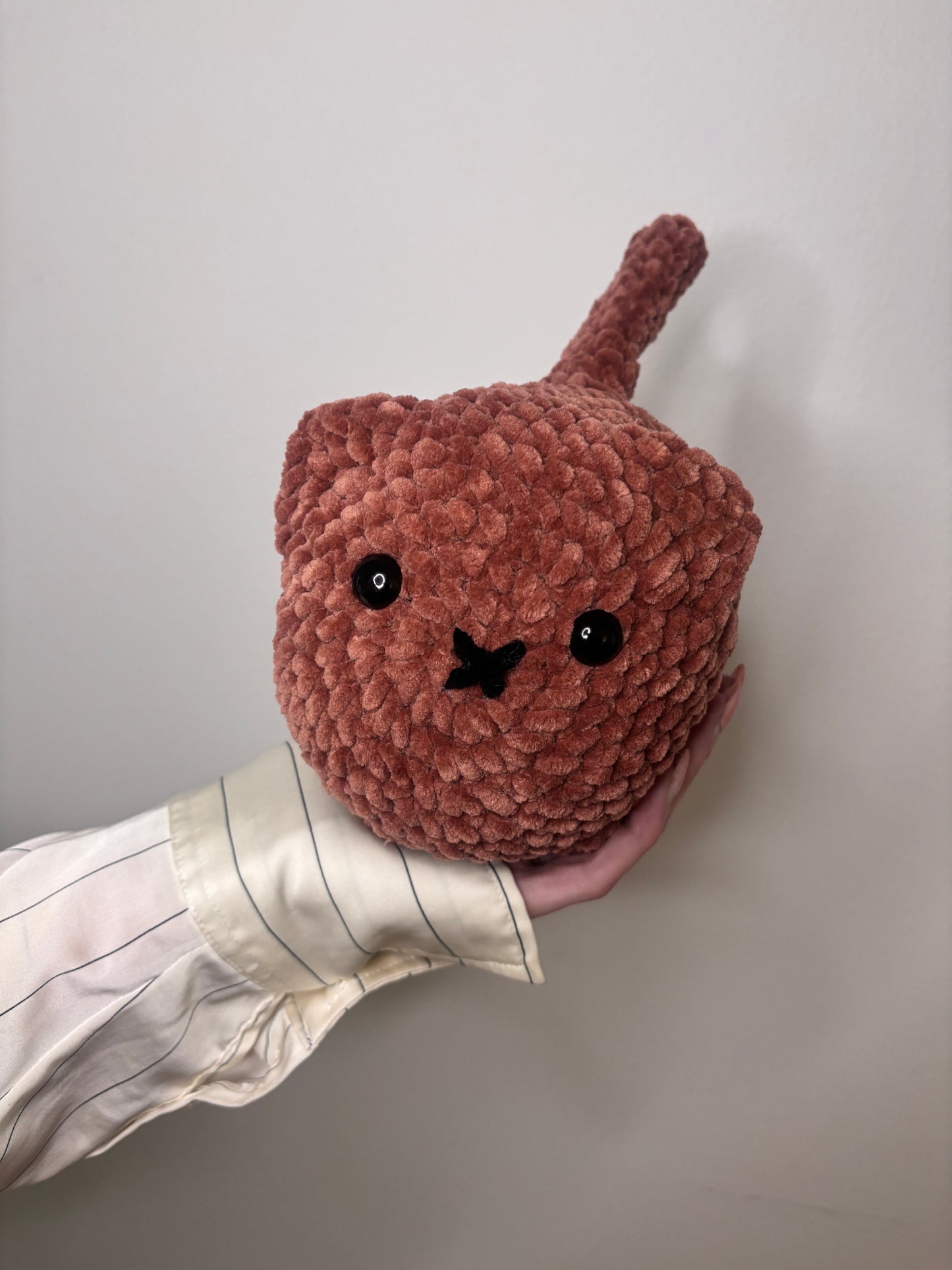 Loaf Cat Crochet Pattern – Brown (No Sew)